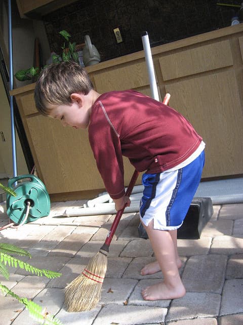 To get kids to do their chores, make a work wheel that builds a sense of collaboration and fairness into each task. 